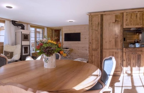 Adelboden Ski Chalet | Holiday apartment Adelboden for 1 - 5 persons with 2 bedrooms - Chalet