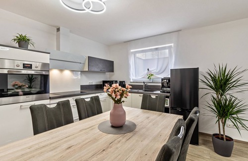 Ringsheim Apartment | Holiday Apartment "Casa Di Michelle" with Private Terrace & Wi-Fi
