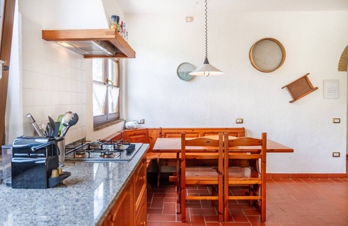Gavorrano Apartment | Holiday Apartment "Casa Le Basse - Vetulonia" with Private Terrace, Shared Garden & Wi-Fi