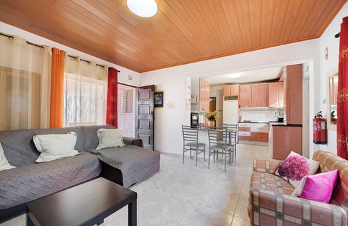 Vale de Centianes Apartment | Holiday Apartment "Casa da Praia" near Beach with 3 Private Terraces & Wi-Fi