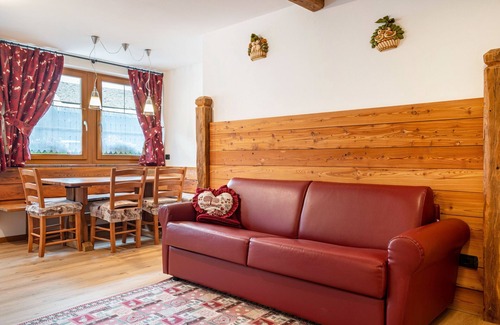 Canazei Apartment | Holiday Apartment "Cesa San Florian Apartment 2" with Mountain View & Wi-Fi