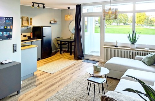 Heiligenhafen Apartment | Holiday Apartment 'Nautilus' with Shared Garden, Balcony and Wi-Fi