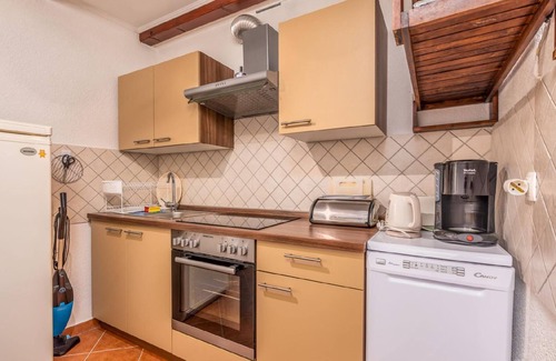 Soline House | Holiday apartment Dobrinj for 2 - 5 persons with 2 bedrooms - Holiday house