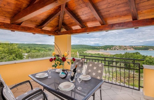 Soline House | Holiday apartment Dobrinj for 2 - 5 persons with 2 bedrooms - Holiday house