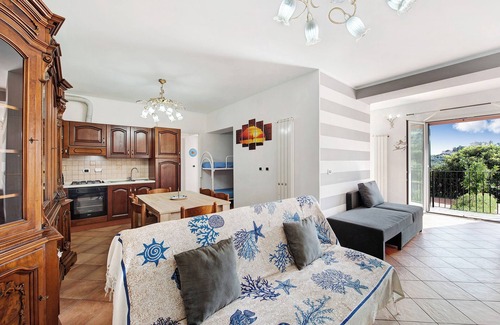Varazze Apartment | Holiday Apartment "Esclusiva Terrazza Vista Porto" with Mountain View & Terrace