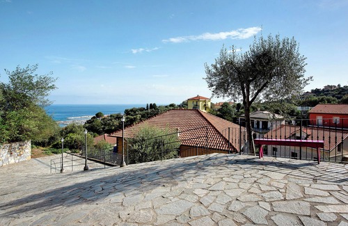 Varazze Apartment | Holiday Apartment "Esclusiva Terrazza Vista Porto" with Mountain View & Terrace