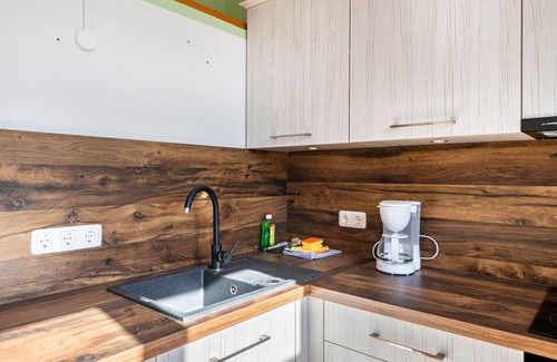 Muritz Apartment | Holiday Apartment 'Fewo E2' with Shared Garden and Wi-Fi