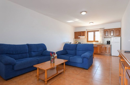 Caleta de Sebo Apartment | Holiday Apartment "Flor Cinco" with Mountain or Sea View, Wi-Fi & Terrace