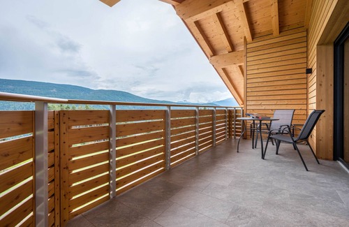 Terento Apartment | Holiday Apartment "Forchnerhof 4" with Mountain View, 2 Private Terraces & Wi-Fi
