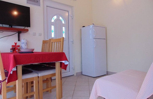 Cove Donja Krusica (Donje selo) Apartment | Holiday apartment Grohote for 1 - 4 persons with 2 bedrooms - Row house