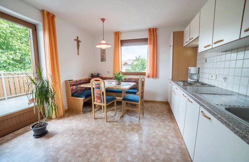 Verano Apartment | Holiday Apartment "Greif - B" with Wi-Fi, Balcony and View over the Landscape