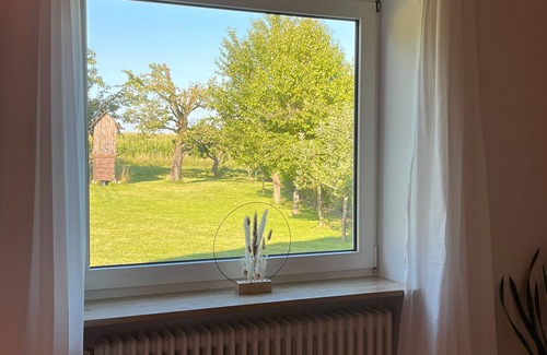 Rockingen Apartment | Holiday Apartment 'Hesselberg-Oase Ferienhof Hüttner' with Mountain View, Private Terrace and Wi-Fi