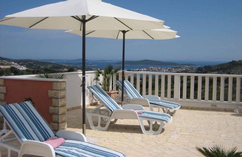 Dvornica Apartment | Holiday apartment with use of pool