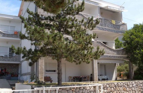Klenovica Apartment | Holiday apartment with balcony and sea view 150 m from the beach
