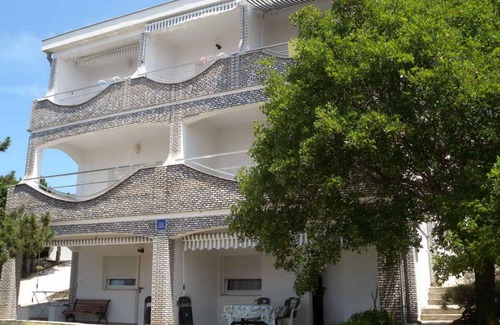 Klenovica Apartment | Holiday apartment with balcony and sea view 150 m from the beach