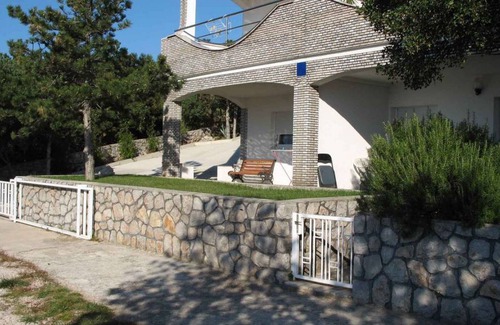 Klenovica Apartment | Holiday apartment with balcony and sea view 150 m from the beach
