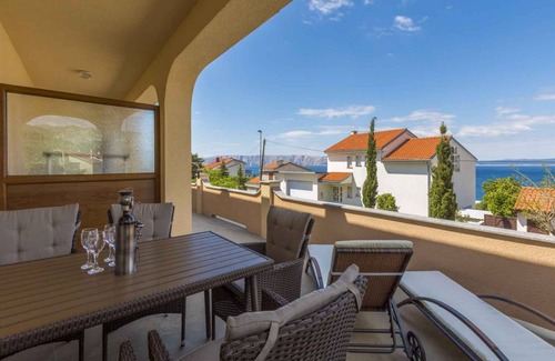 Klenovica Apartment | Holiday apartment with air conditioning and sea view