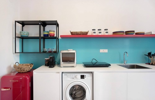 Boccadasse Apartment | Holiday Apartment "Il Ciliegio Di Miki" with Balcony, Shared Garden & Wi-Fi