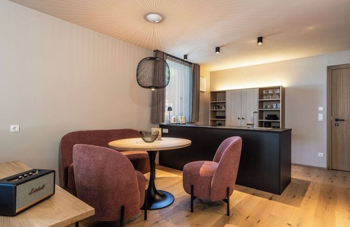 Sesto Apartment | Holiday Apartment in a Hotel 'Apartment Harmony' with Mountain View, Shared Garden and Wi-Fi