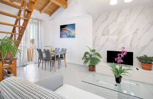 Nova Milanese Apartment | Holiday Apartment "Casa Global Atlantica" with Balcony & Wi-Fi