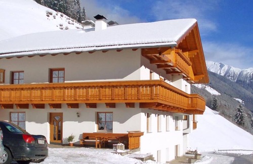 Cadipietra Apartment | Holiday Apartment "Niederkoflhof Wollbach" with Mountain View, Balcony & Wi-Fi