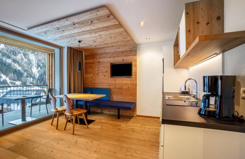 San Giacomo Apartment | Holiday Apartment "Stoana Apt 3-1" with Relaxing Wellness Area