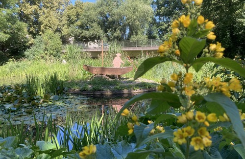 Hofgeismar Apartment | Holiday Apartment 'Kamineiche' with Private Garden and Wi-Fi