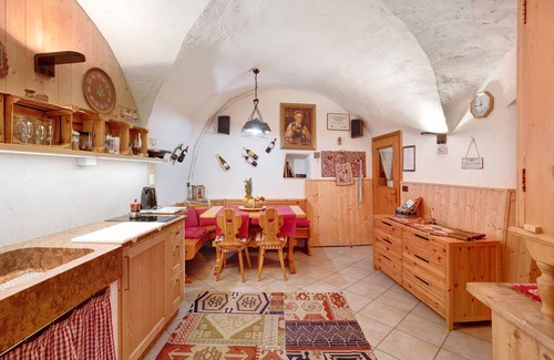 Fondo Apartment | Holiday Apartment 'La Tavernetta' with Private Garden & Mountain View