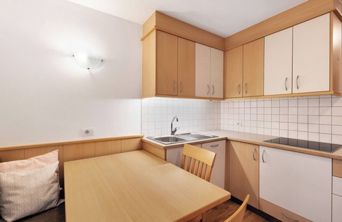 Naz Apartment | Holiday Apartment 'Linder 17' with Mountain View, Communal Pool and Wi-Fi