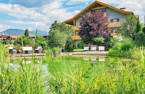 Naz Apartment | Holiday Apartment 'Linder 23' with Mountain View, Communal Pool and Wi-Fi