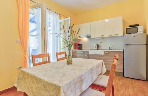 Lovrecica Apartment | Holiday apartment Lovrecica for 1 - 4 persons with 1 bedroom - Row house