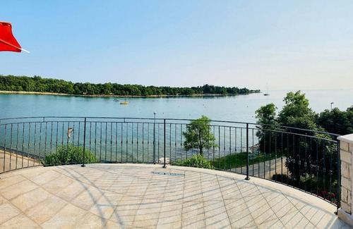 Lovrecica Apartment | Holiday apartment Lovrecica for 1 - 5 persons with 3 bedrooms - Holiday apartment