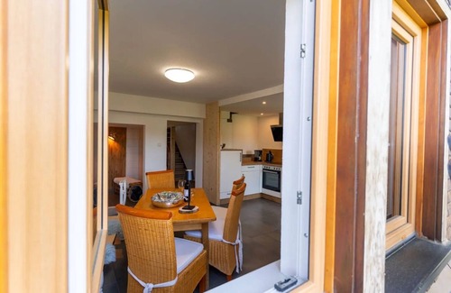 Schonach im Schwarzwald Apartment | Holiday Apartment 'Maisonette-Ferienwohnung' with Mountain View, Shared Garden and Wi-Fi