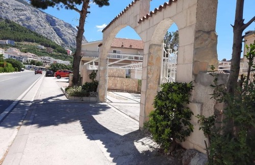 Bili brig Apartment | Holiday apartment Makarska for 2 - 6 persons with 3 bedrooms - Row house