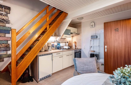 Nordstrand Apartment | Holiday Apartment 'Möwenkiek' with Shared Garden and Private Beach Chair