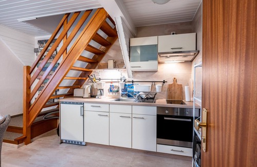 Nordstrand Apartment | Holiday Apartment 'Möwenkiek' with Shared Garden and Private Beach Chair