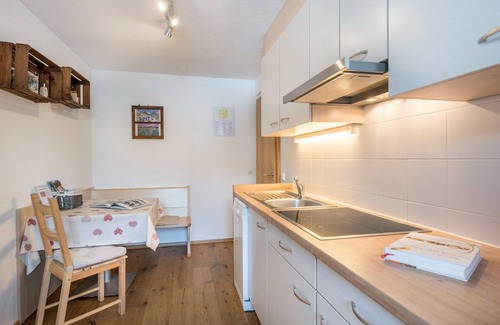 Cadipietra Apartment | Holiday Apartment "Mountainfarm Innertrein Wiese" with Mountain View, Balcony & Wi-Fi