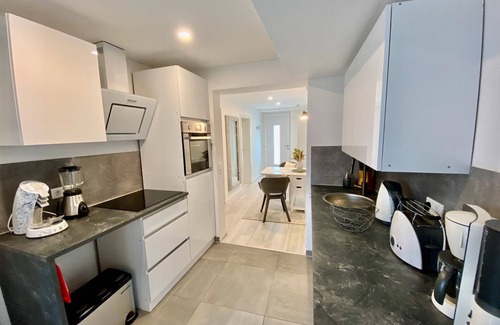 Plettenberg Apartment | Holiday Apartment 'Nele' with Mountain View, Private Terrace and Wi-Fi
