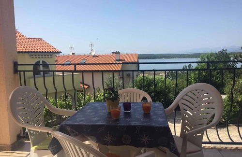 Klimno Apartment | Holiday apartment near the beach with sea view