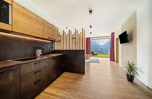 Lasa Apartment | Holiday Apartment "Paflur Lodges Abendrot" with Mountain View, Private Terrace & Wi-Fi