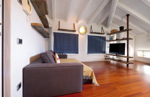 Citta Alta Apartment | Holiday Apartment "Penthouse in Città Alta - Bergamo" with Wi-Fi