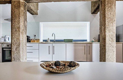 Cardielos Apartment | Holiday Apartment 'Casa do Mestre T2' with Mountain View, Pool and Wi-Fi