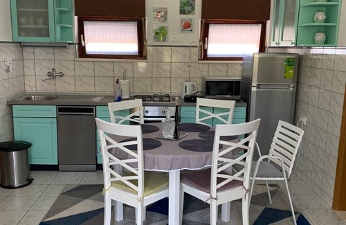 Podglavica Apartment | Holiday apartment Rogoznica for 1 - 5 persons with 3 bedrooms - Row house