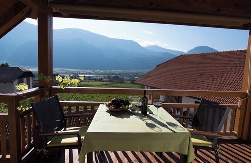 Terlano Apartment | Holiday Apartment "Rosengartnerhof Gantkofel" with Mountain View, Shared Pool & Wi-Fi