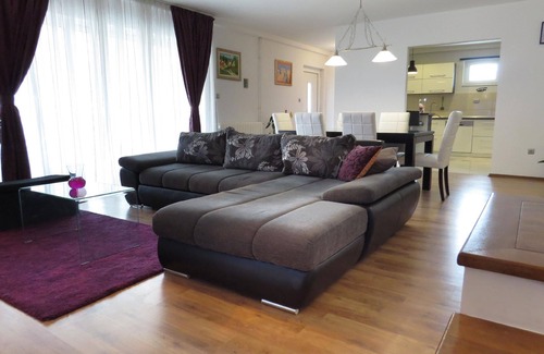 Srinjine Apartment | Holiday apartment Srinjine for 1 - 8 persons with 3 bedrooms - Row house