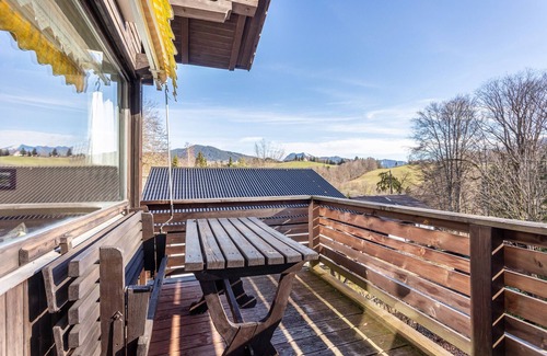 Vorauf Apartment | Holiday Apartment "Vorauf - Rosenbauer" with Mountain View, Private Terrace & Wi-Fi