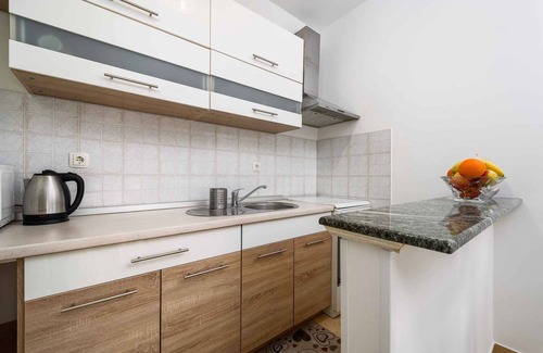 Murine Apartment | Holiday apartment with internet, air conditioning, terrace and garden in a quiet location