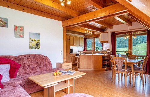 Oberreichenbach Apartment | Holiday Apartment 'Weiherblick' with Lake View, Balcony and Wi-Fi