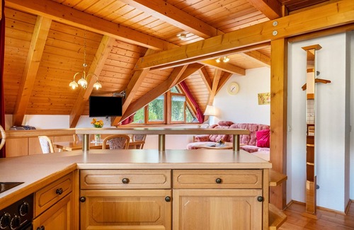 Oberreichenbach Apartment | Holiday Apartment 'Weiherblick' with Lake View, Balcony and Wi-Fi
