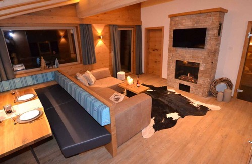 Emberg Apartment | Holiday apartment with whirlpool right on the slopes